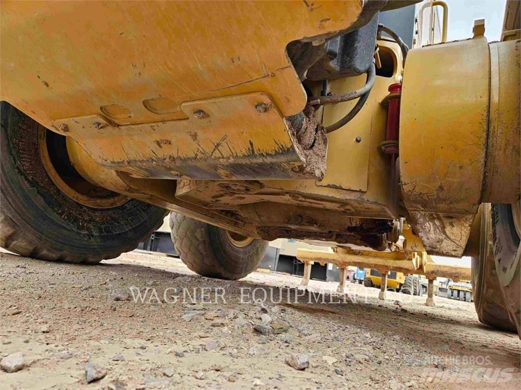 CAT 140M3 Greideriai