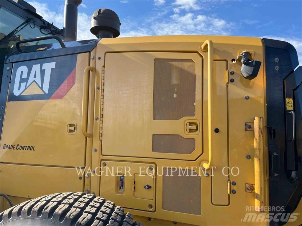 CAT 140M3 AWD Greideriai