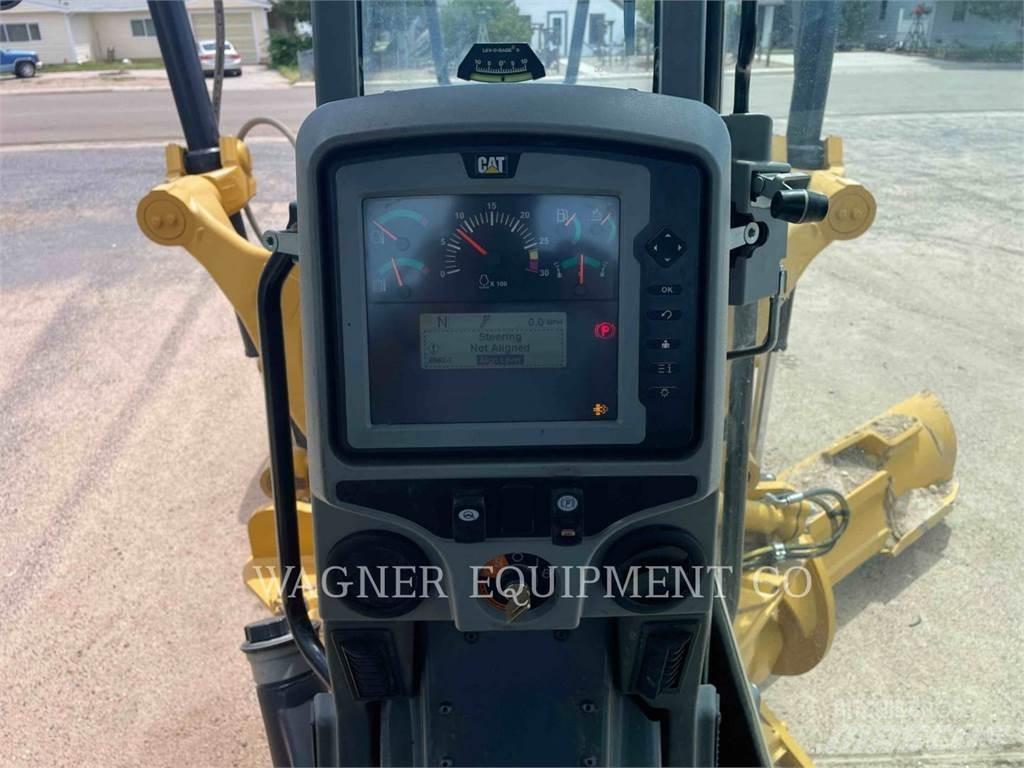 CAT 140M3 AWD Greideriai