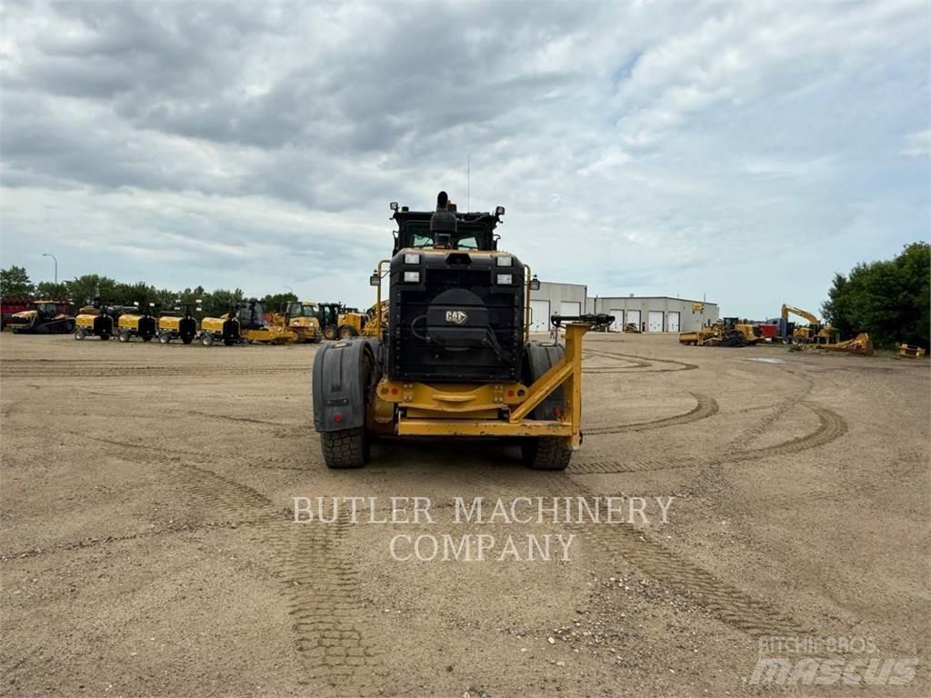 CAT 150 AWD Greideriai