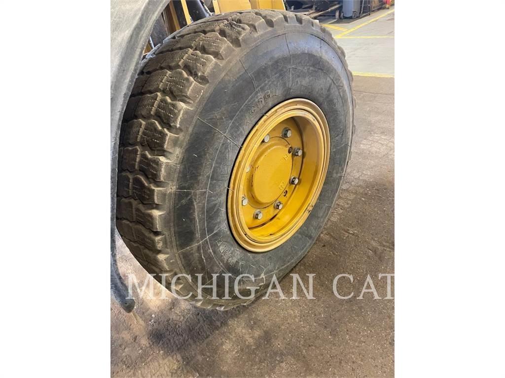CAT 150 AWD Greideriai
