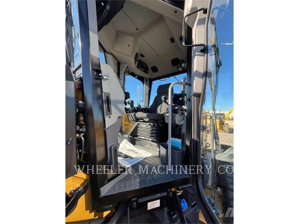 CAT 150 AWD Greideriai