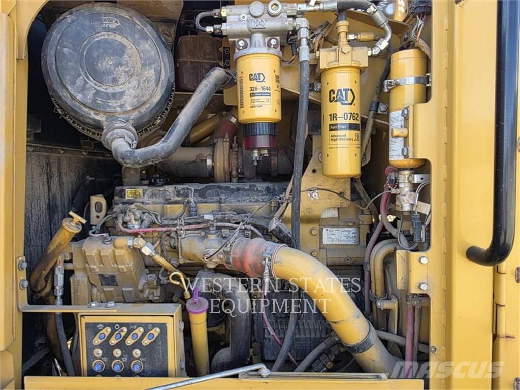 CAT 160M AWD Greideriai