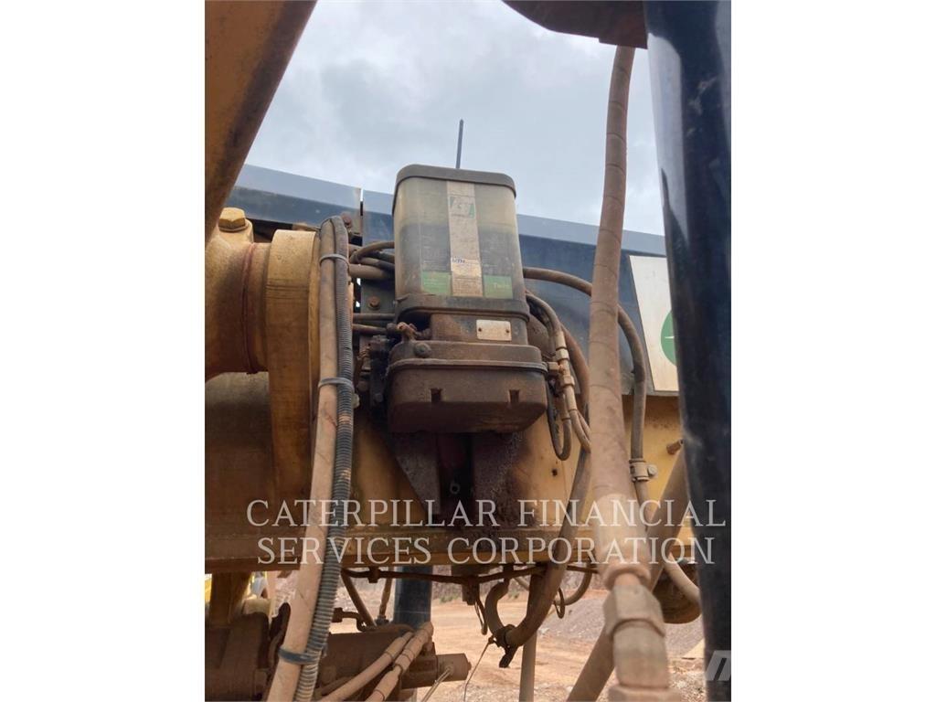 CAT 16M Greideriai