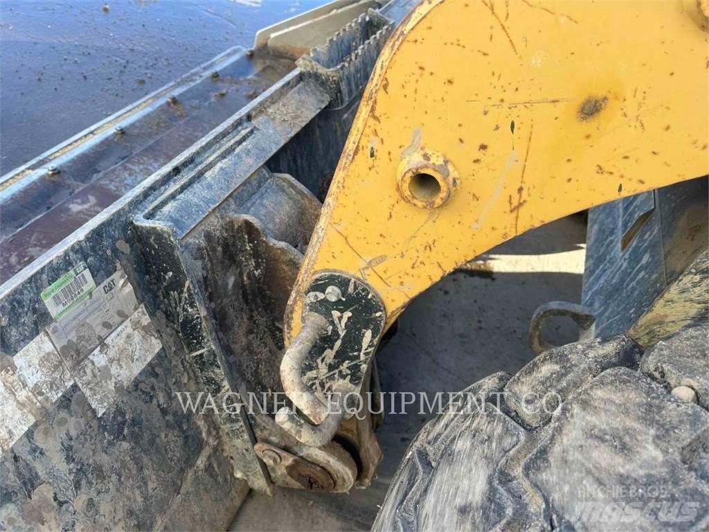 CAT 216B Krautuvai su šoniniu pasukimu