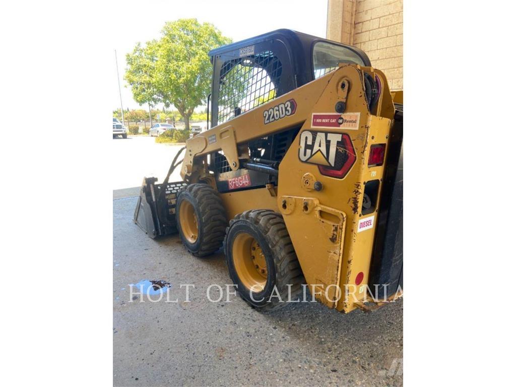 CAT 226 HF Krautuvai su šoniniu pasukimu