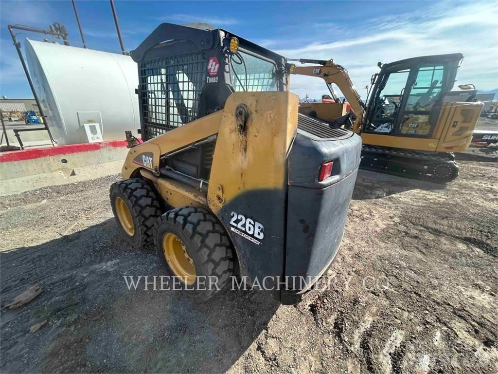 CAT 226B MA11 Krautuvai su šoniniu pasukimu