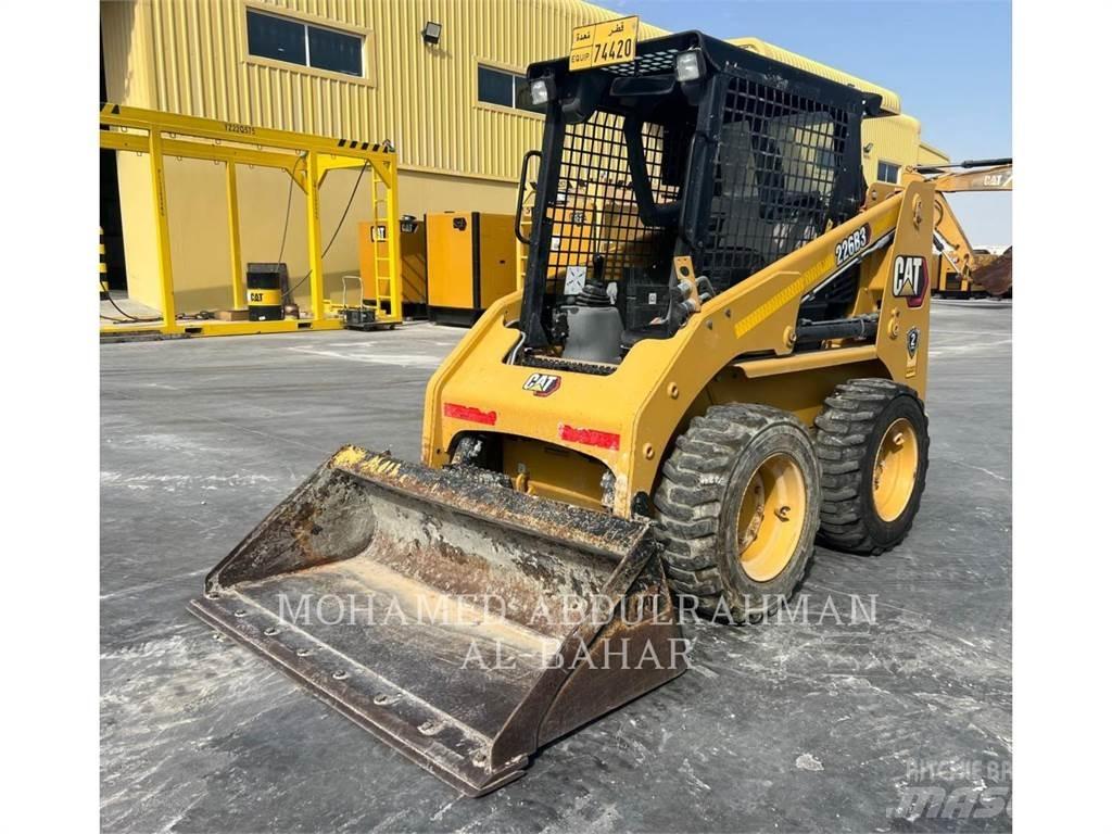 CAT 226B3LRC Krautuvai su šoniniu pasukimu