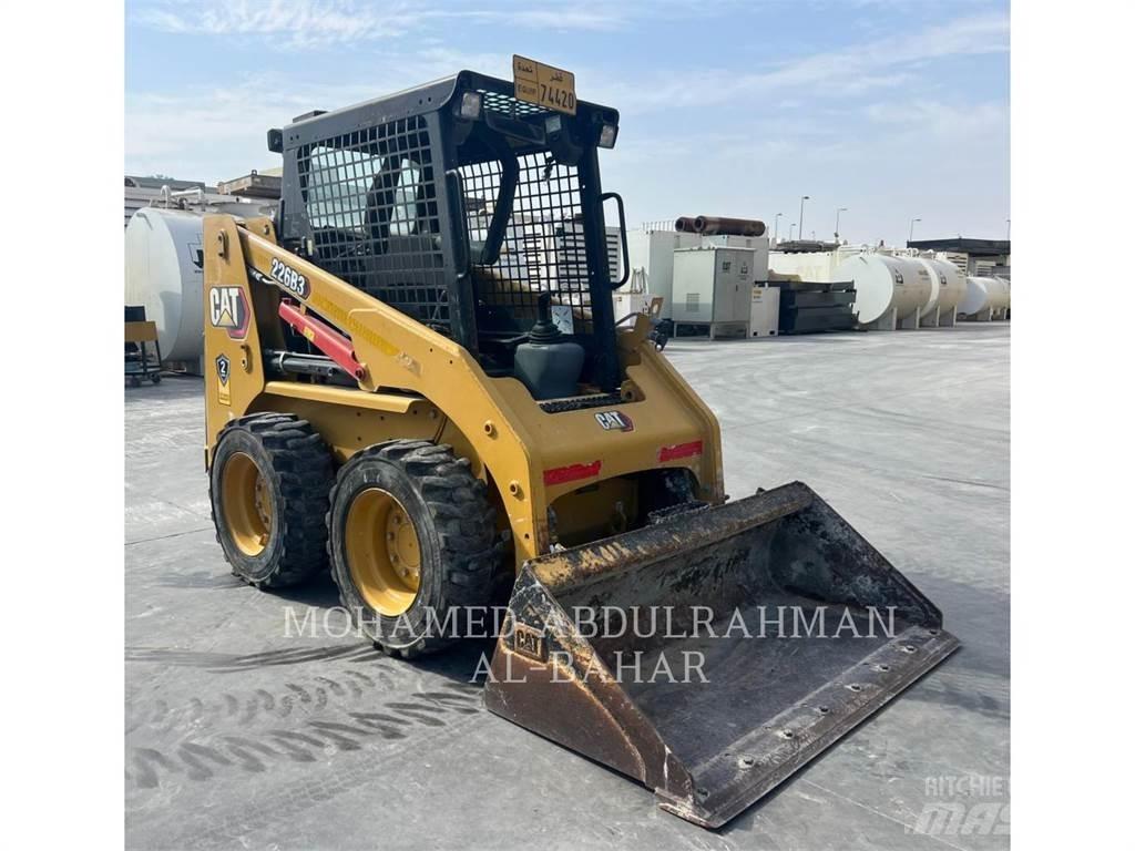 CAT 226B3LRC Krautuvai su šoniniu pasukimu