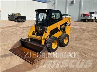 CAT 226D Krautuvai su šoniniu pasukimu