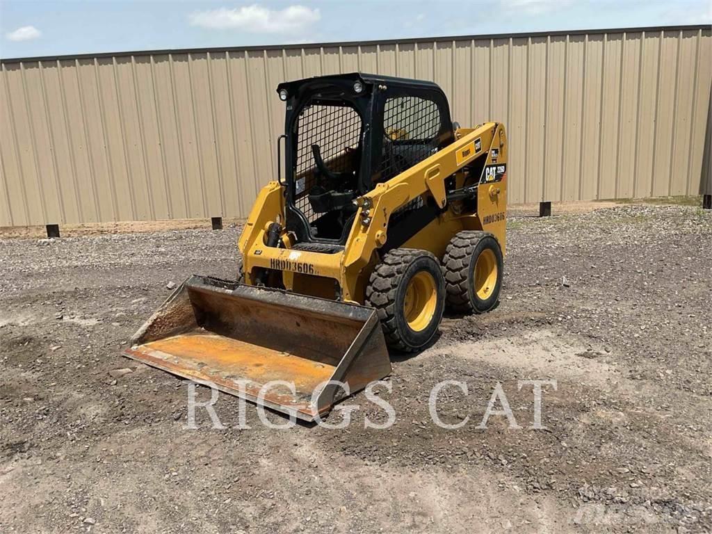 CAT 226D Krautuvai su šoniniu pasukimu