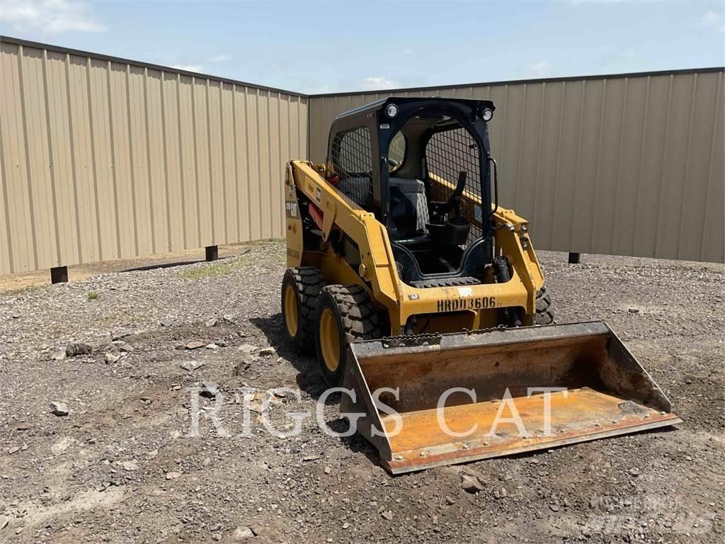 CAT 226D Krautuvai su šoniniu pasukimu