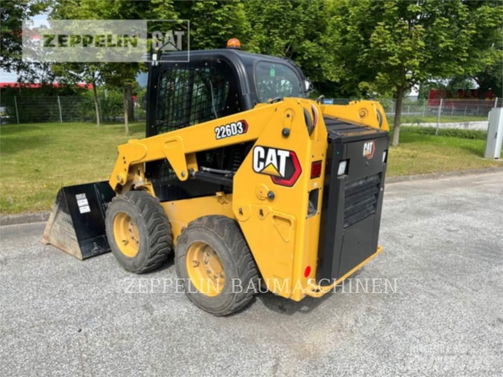 CAT 226D Krautuvai su šoniniu pasukimu