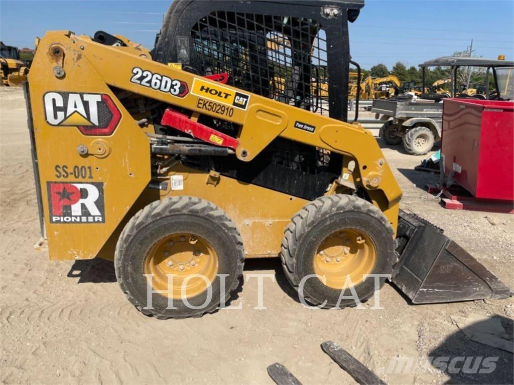CAT 226D Krautuvai su šoniniu pasukimu