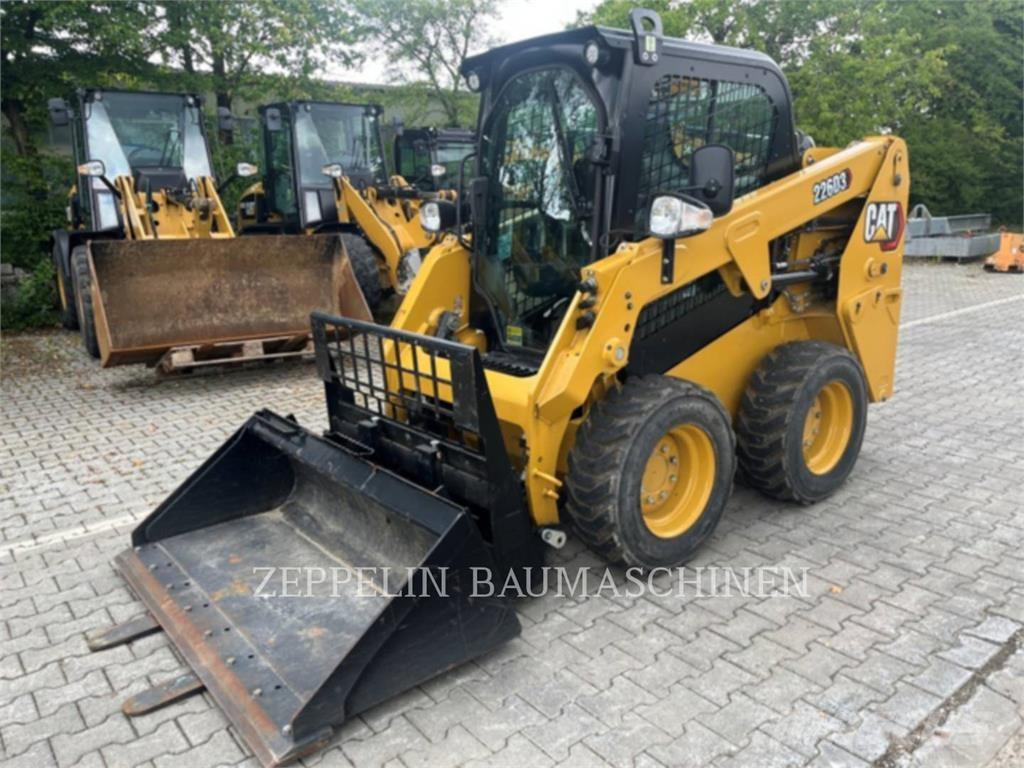 CAT 226D Krautuvai su šoniniu pasukimu