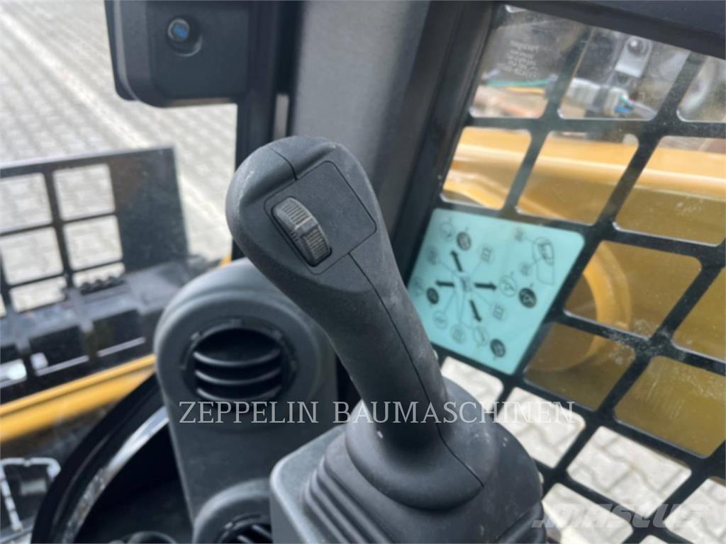 CAT 226D Krautuvai su šoniniu pasukimu