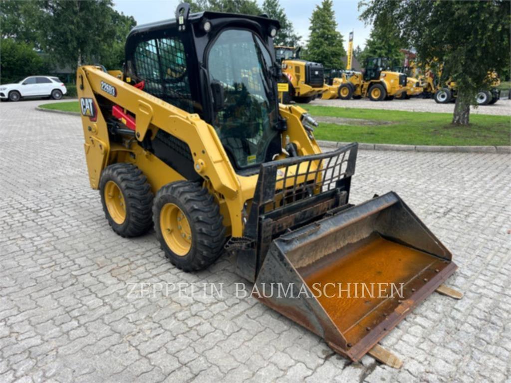 CAT 226D Krautuvai su šoniniu pasukimu