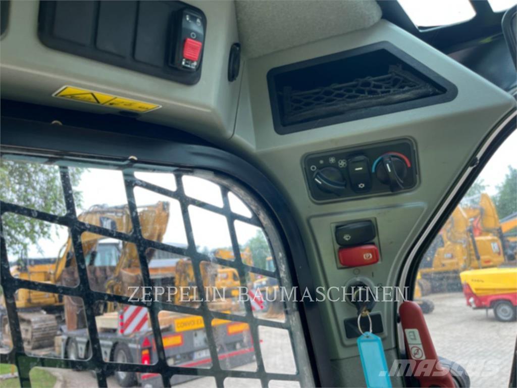 CAT 226D Krautuvai su šoniniu pasukimu