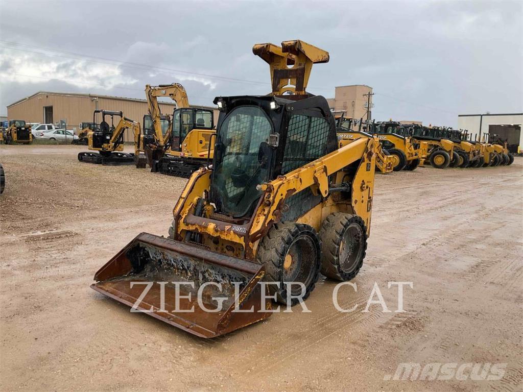 CAT 226D Krautuvai su šoniniu pasukimu
