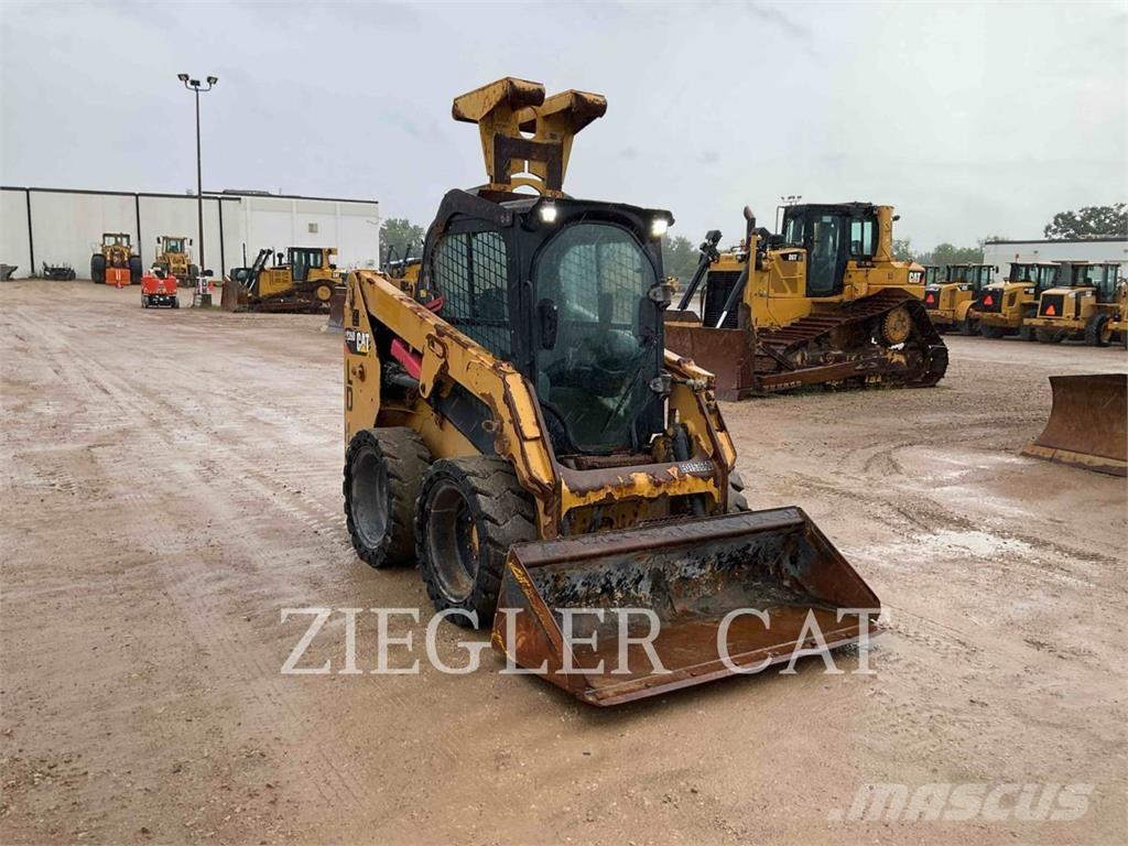 CAT 226D Krautuvai su šoniniu pasukimu
