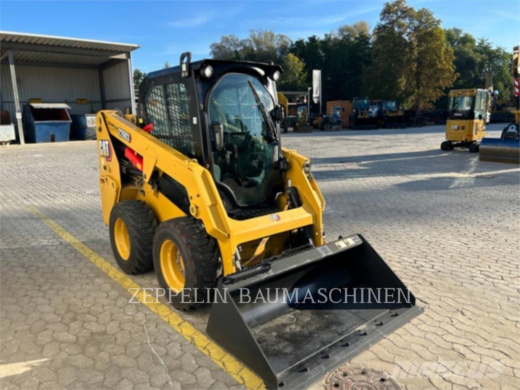 CAT 226D Krautuvai su šoniniu pasukimu
