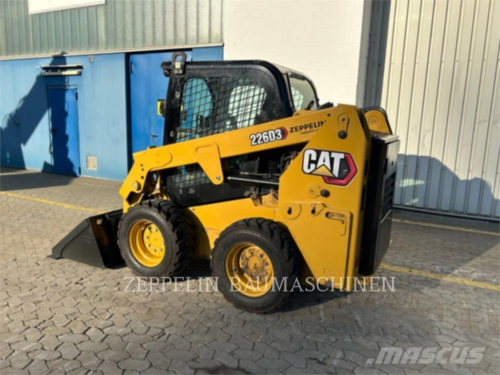 CAT 226D Krautuvai su šoniniu pasukimu