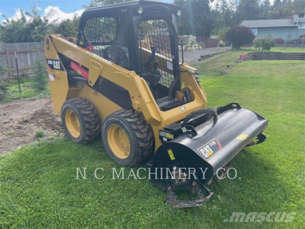 CAT 226D Krautuvai su šoniniu pasukimu