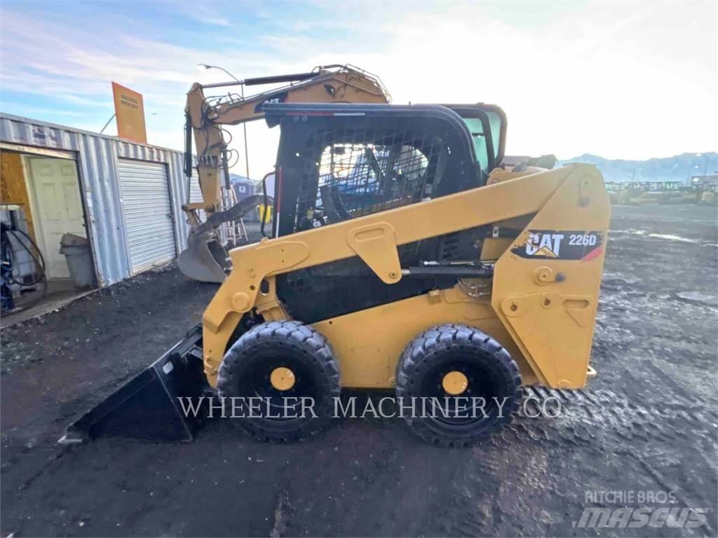 CAT 226D C1-H2 Krautuvai su šoniniu pasukimu