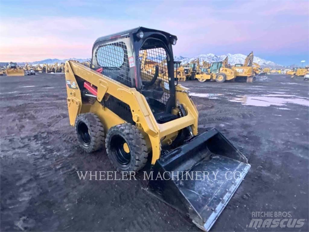 CAT 226D C1-H2 Krautuvai su šoniniu pasukimu
