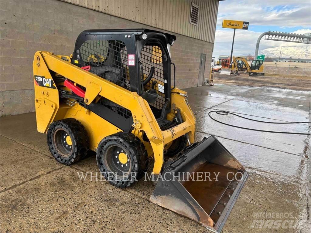 CAT 226D C1-H2 Krautuvai su šoniniu pasukimu