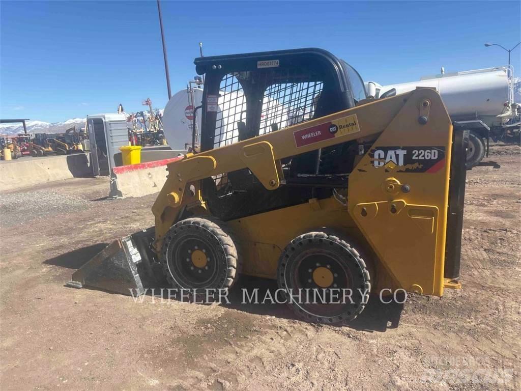 CAT 226D C1-H2 Krautuvai su šoniniu pasukimu