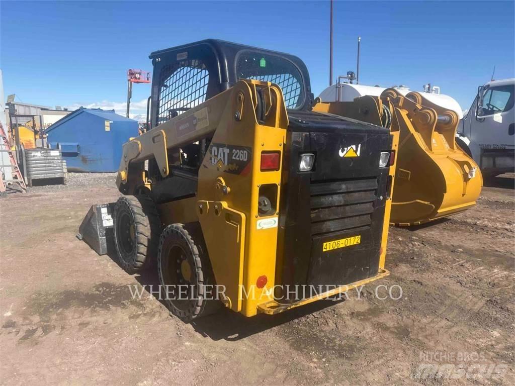 CAT 226D C1-H2 Krautuvai su šoniniu pasukimu