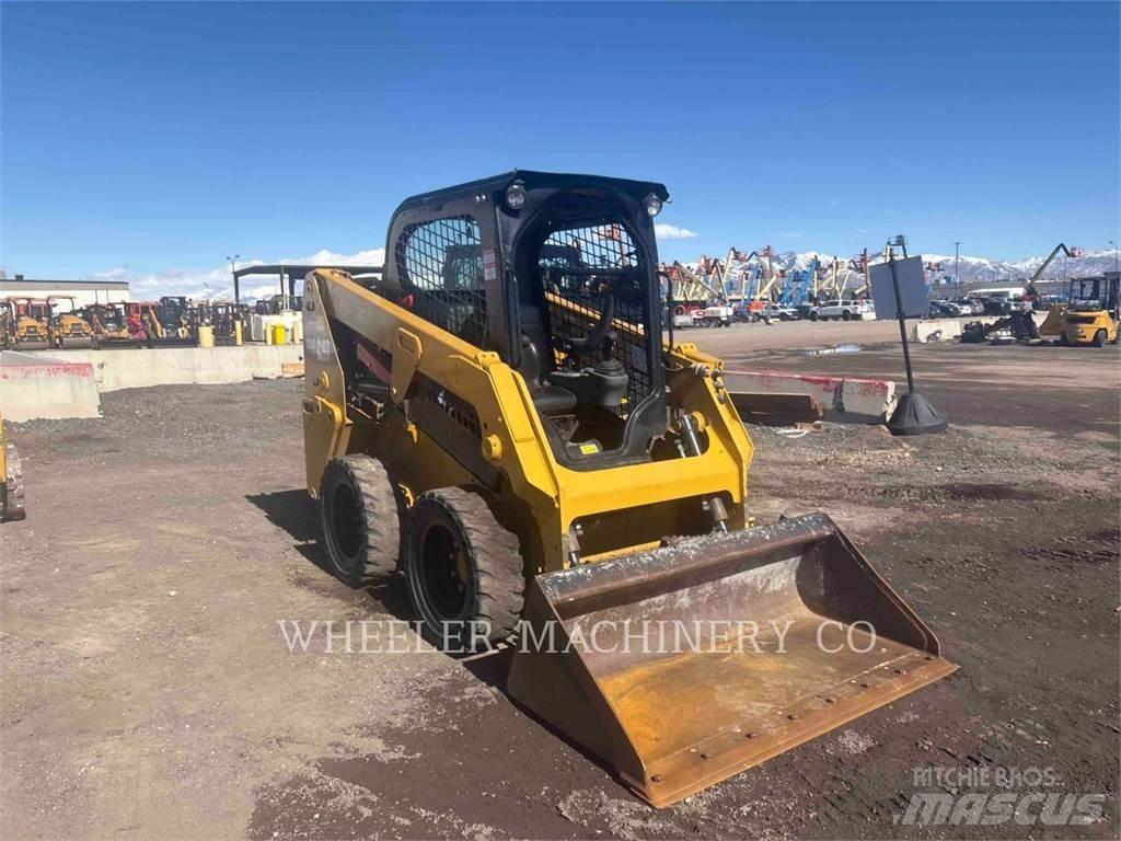 CAT 226D C1-H2 Krautuvai su šoniniu pasukimu