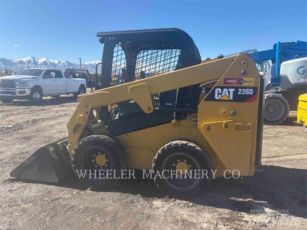 CAT 226D C1-H2 Krautuvai su šoniniu pasukimu