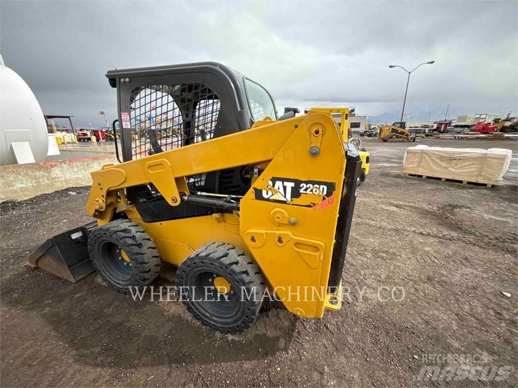 CAT 226D C1-H2 Krautuvai su šoniniu pasukimu