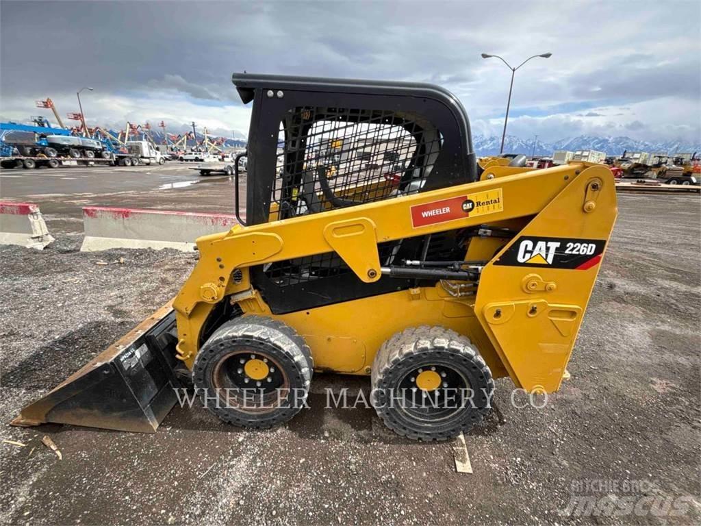CAT 226D C1-H2 Krautuvai su šoniniu pasukimu