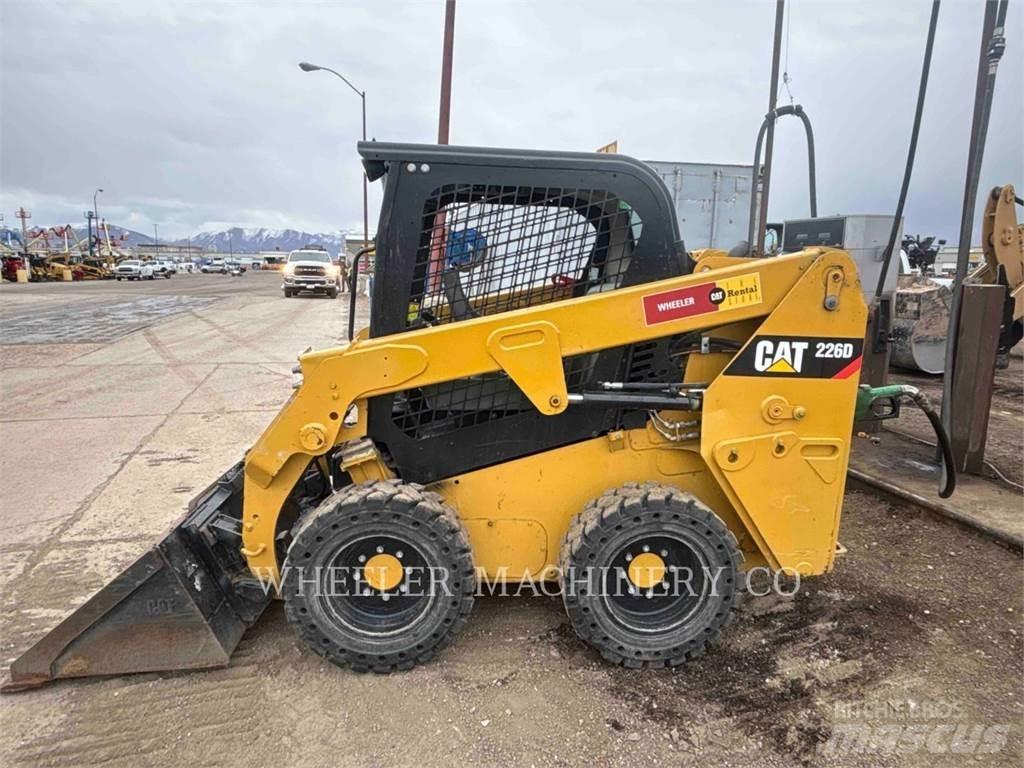 CAT 226D C1-H2 Krautuvai su šoniniu pasukimu
