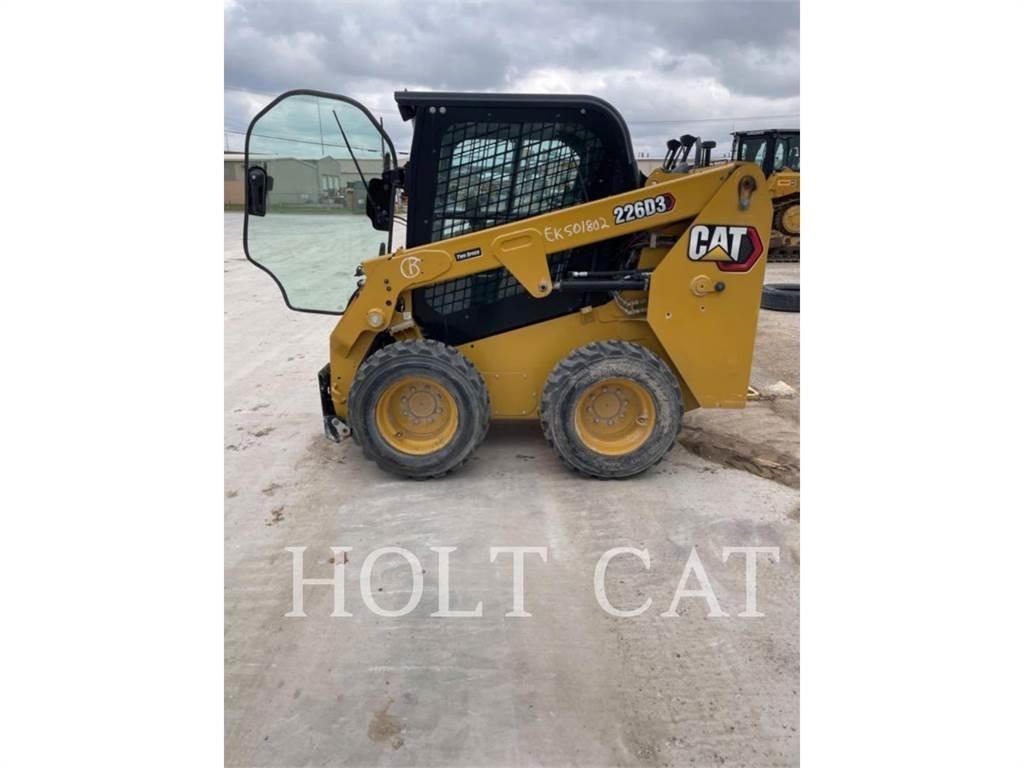 CAT 226D CAB Krautuvai su šoniniu pasukimu