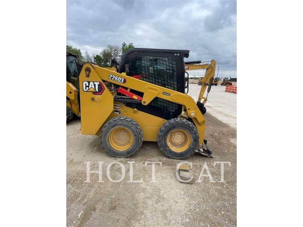 CAT 226D CAB Krautuvai su šoniniu pasukimu