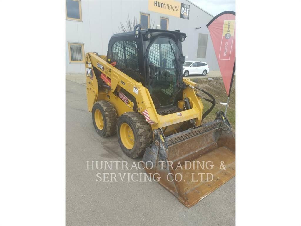 CAT 226D3 Krautuvai su šoniniu pasukimu