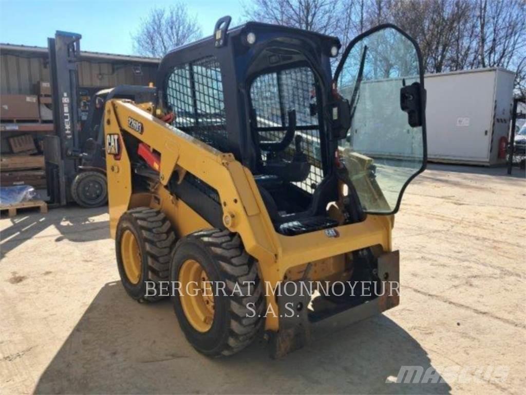 CAT 226D3 Krautuvai su šoniniu pasukimu