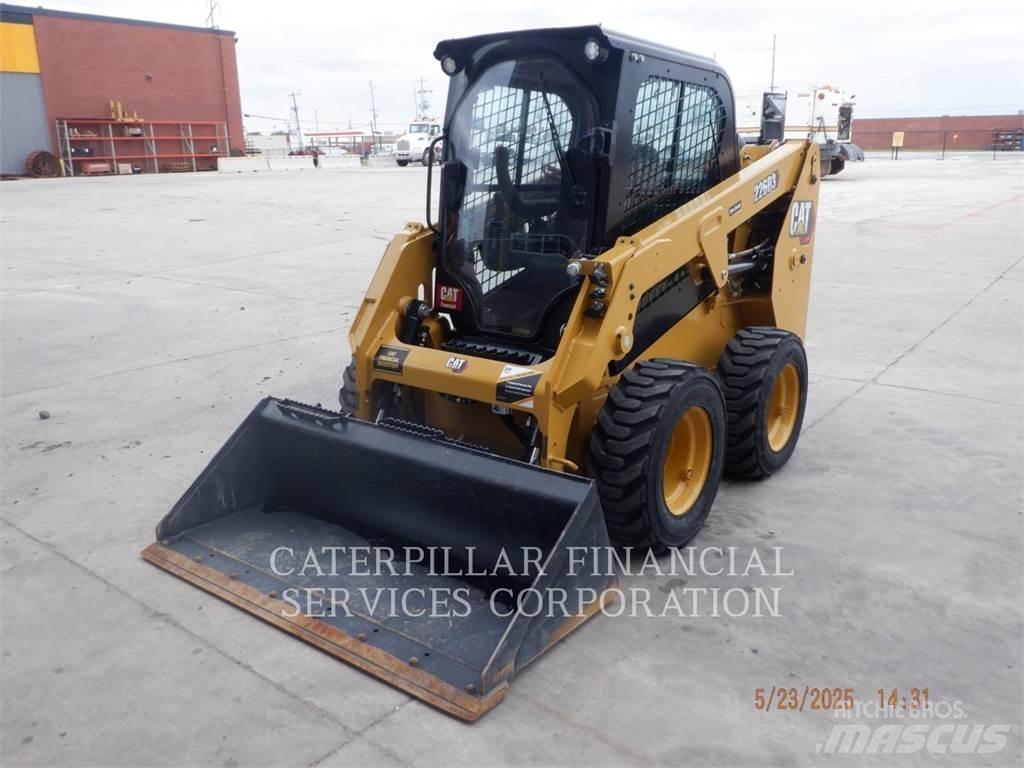 CAT 226D3 Krautuvai su šoniniu pasukimu