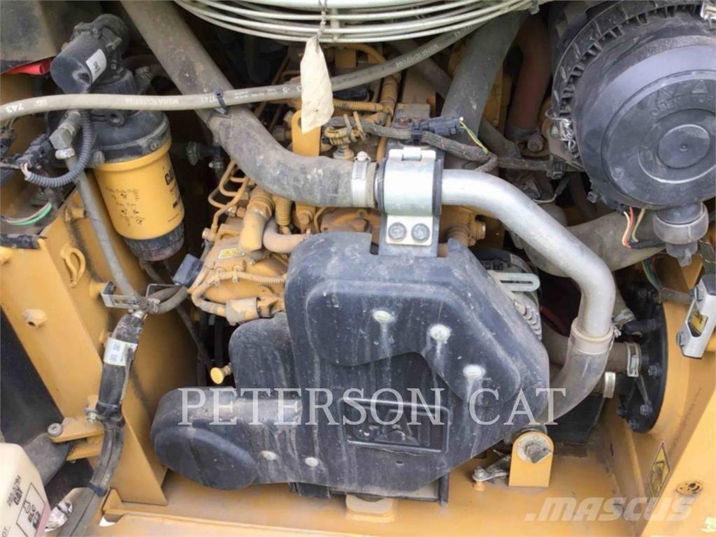 CAT 226D3 Krautuvai su šoniniu pasukimu