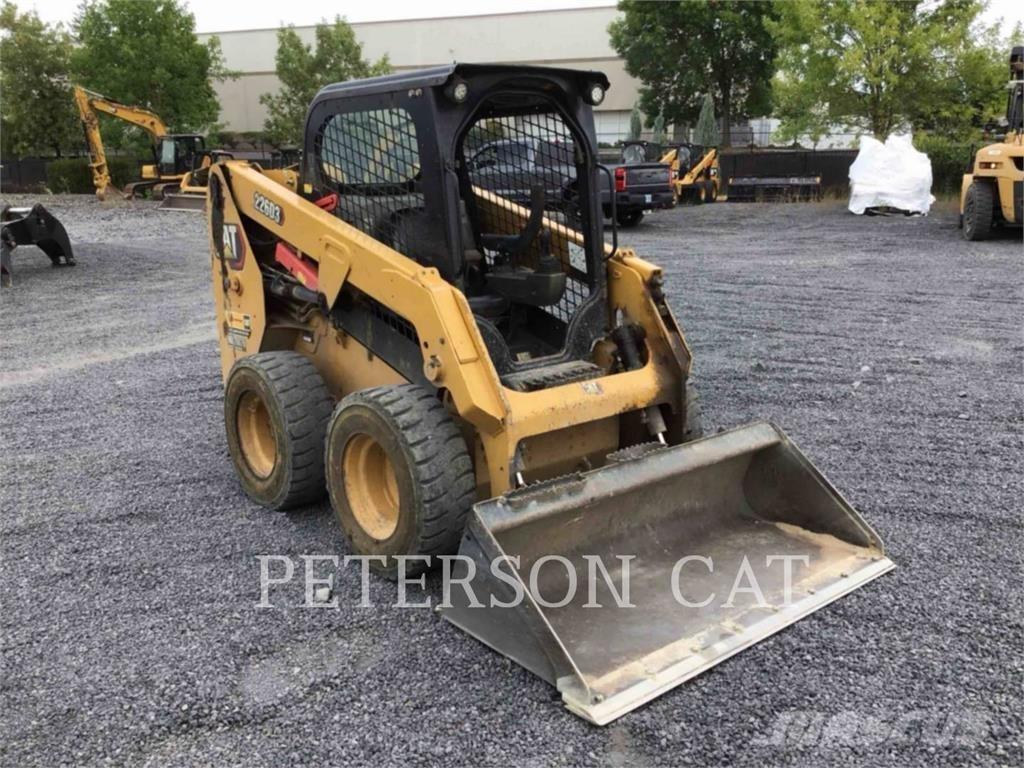 CAT 226D3 Krautuvai su šoniniu pasukimu