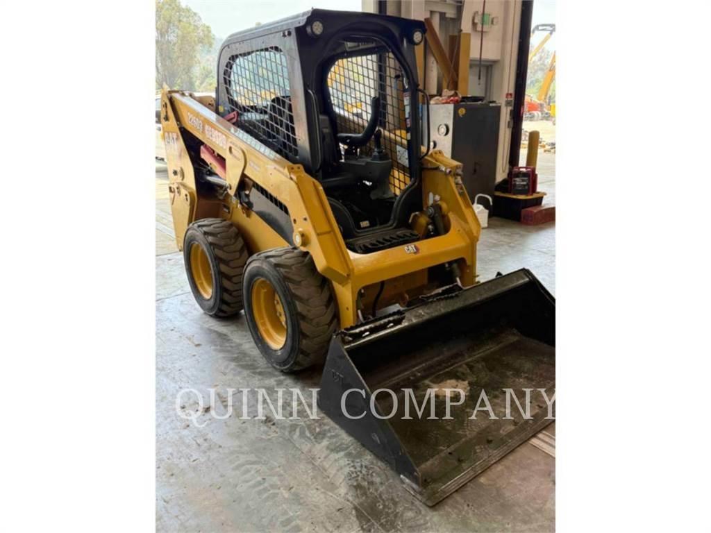 CAT 226D3 Krautuvai su šoniniu pasukimu