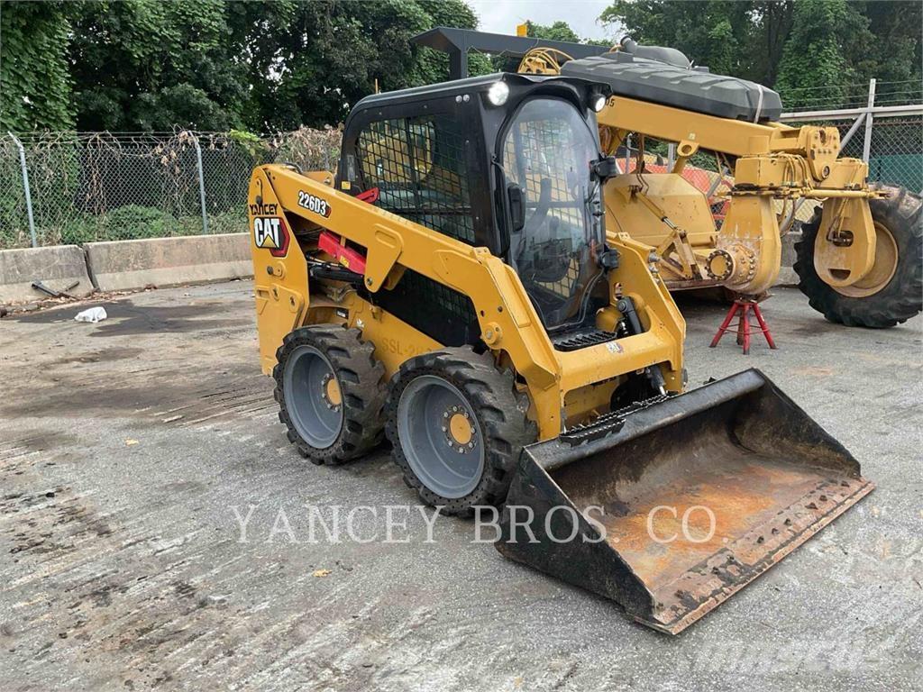 CAT 226D3 Krautuvai su šoniniu pasukimu