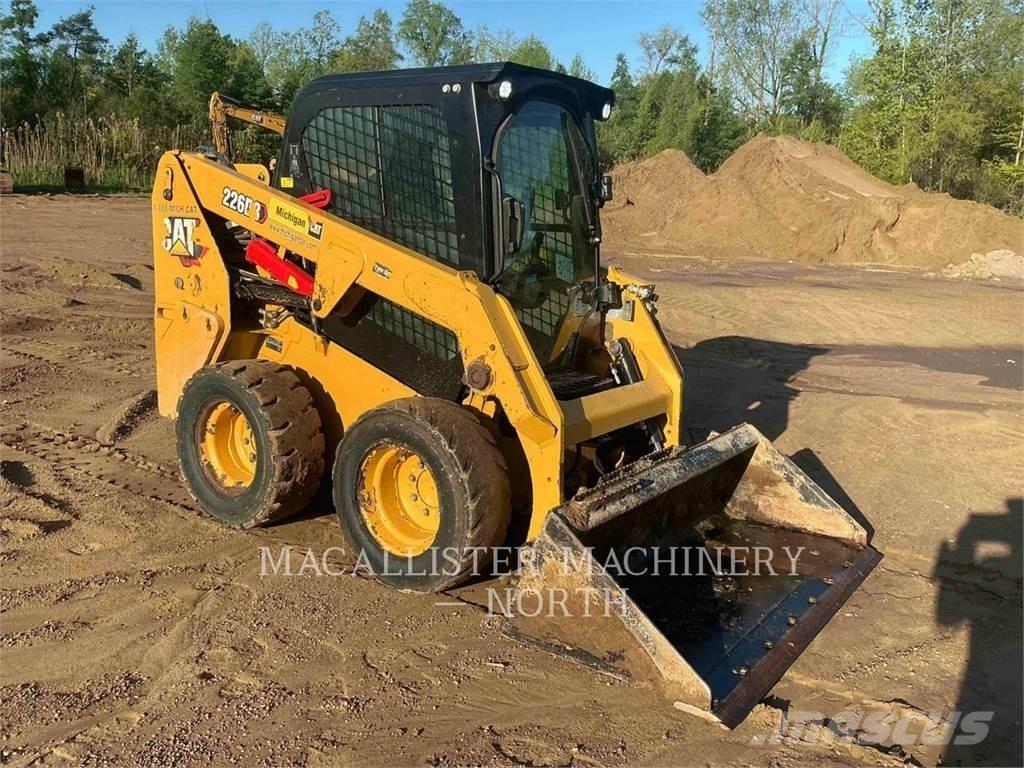 CAT 226D3 AQ Krautuvai su šoniniu pasukimu