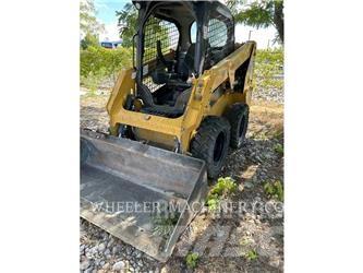 CAT 226D3 C1H2 Krautuvai su šoniniu pasukimu