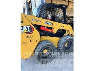 CAT 226D3 C1H2 Krautuvai su šoniniu pasukimu