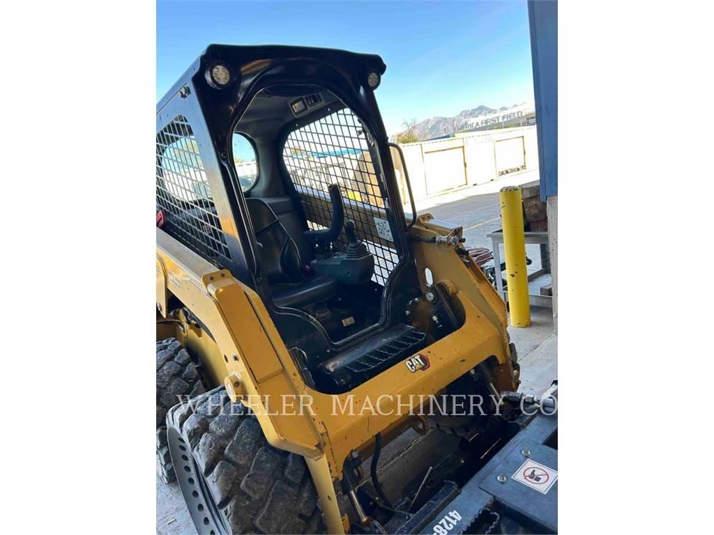 CAT 226D3 C1H2 Krautuvai su šoniniu pasukimu
